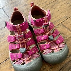 Keen Kids / Girls Newport H2 washable sandals size 1